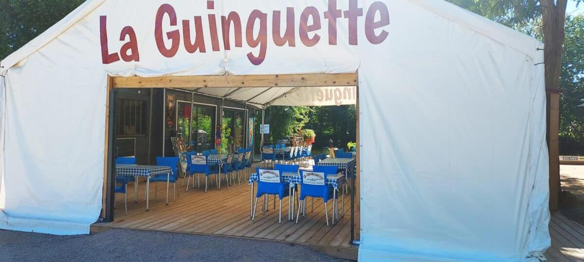 Tonneau Herbergement Insolite Au Camping Des Nieres Ebreuil Ngoại thất bức ảnh